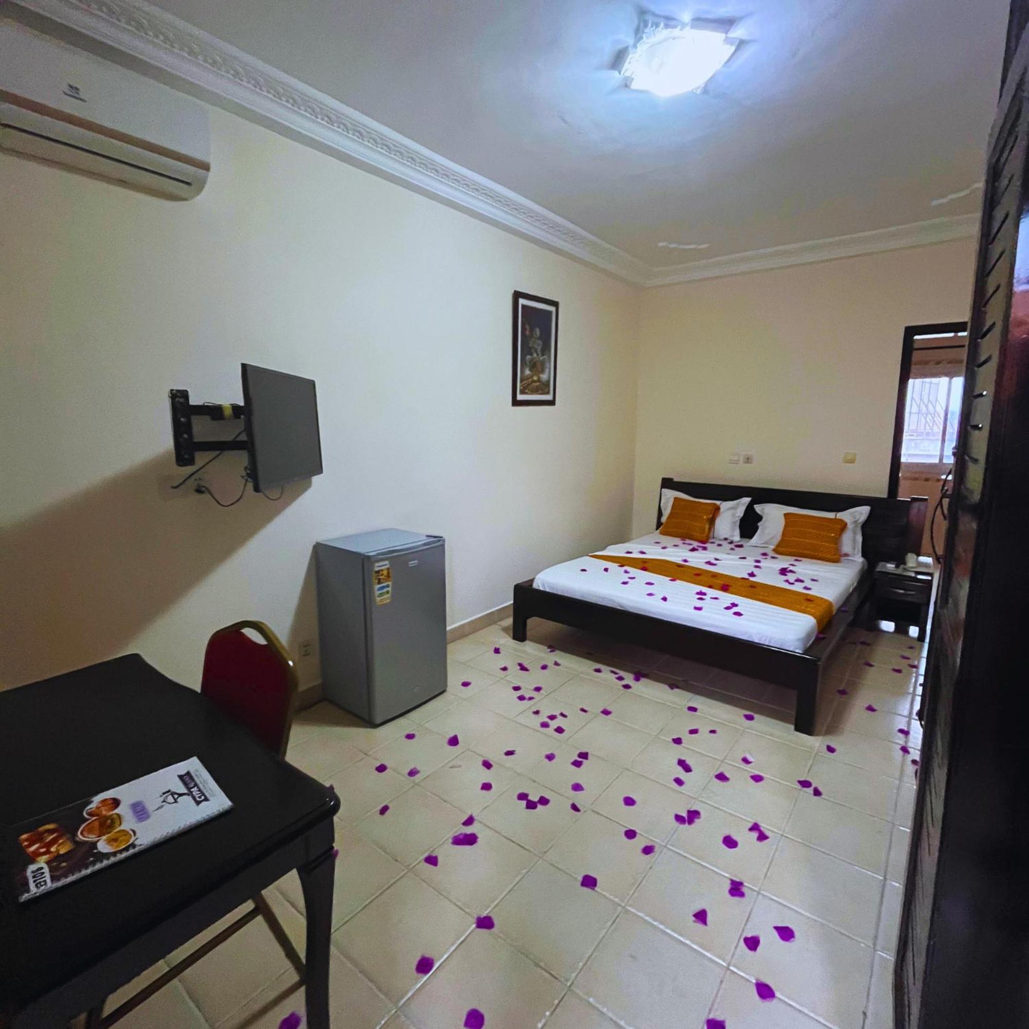 Cypa Hotel Abidjan Ngoại thất bức ảnh